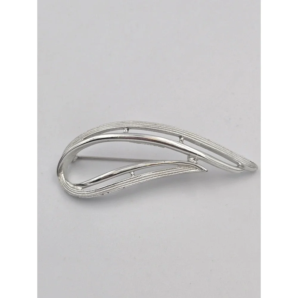 Vintage Sarah Coventry Silver Tone Modernist Abstract Wave Leaf‎ Brooch Pin